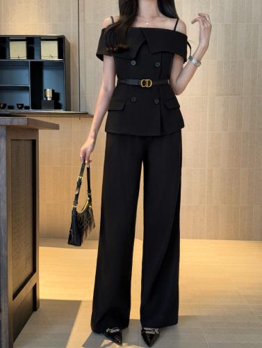 طقم انيق من ديور