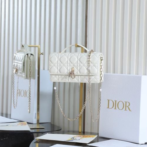 ليدي ديور كلاتش مقاس 21 سم