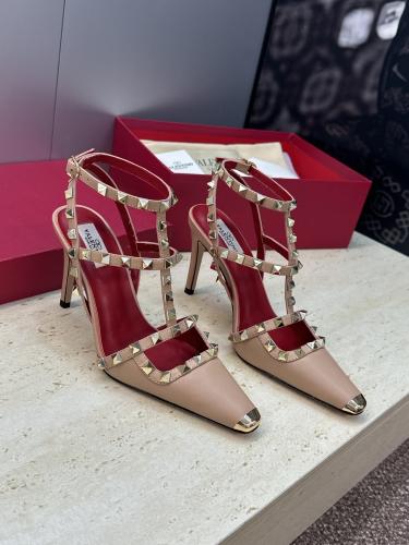 هيلز فالنتينو انيق جدا