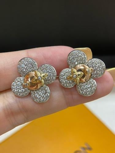 حلق لوي فيتون مع الملحقات