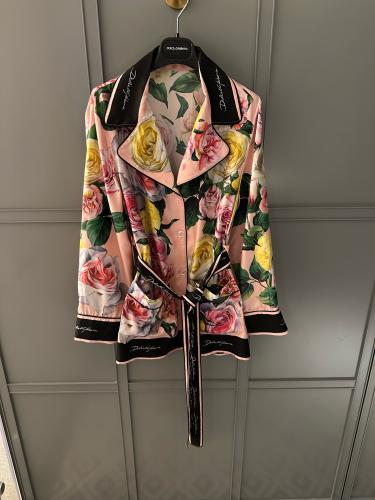 انيق جدا من دولتشي اند غبانا