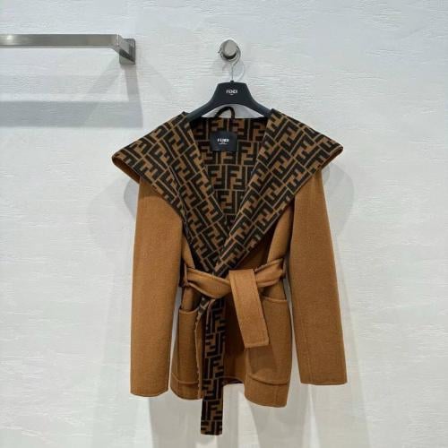 معطف كشمير انيق من فندي