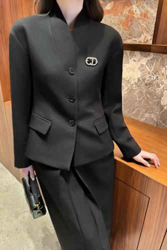 جاكيت انيق من ديور