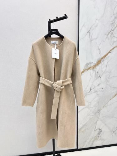 معطف ديور من الجاكار السويسري صناعه يدوي