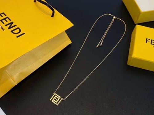 سلسله فندي مع الملحقات