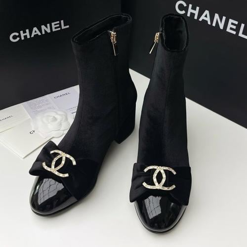 بوت انيق من chanel