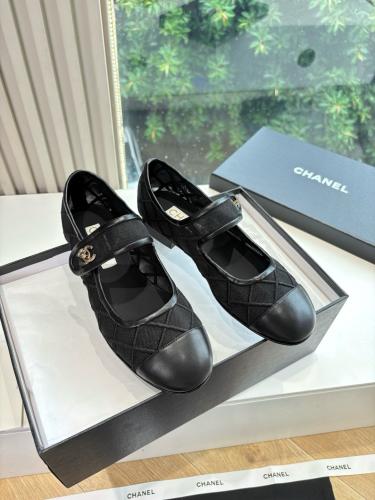 فلات انيق من chanel