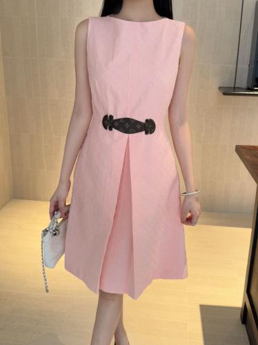 فستان من لوي فيتون