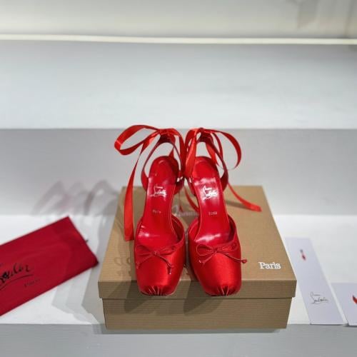 هيلز انيق من كريستيان لوبوتان