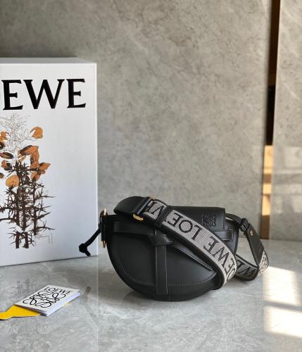 شنطة Loewe mini ماستر 21 cm