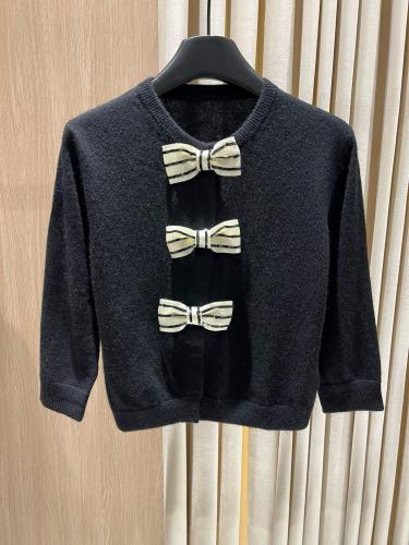 بلوزه أنيقه من فالنتينو