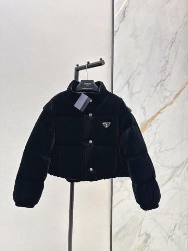 جاكيت انيق من برادا ينلبس بطريقتين