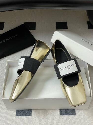 فلات جميل من جيفنشي