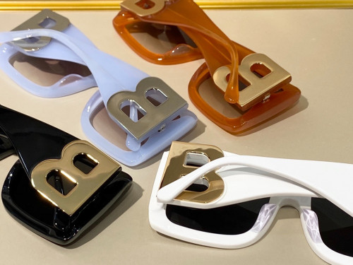 نظاره مع الملحقات بعدة الوان