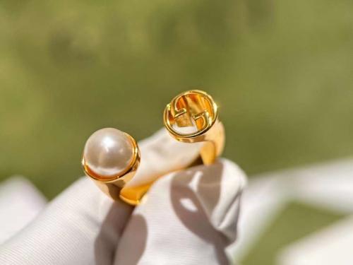 خاتم قوتشي مع الملحقات