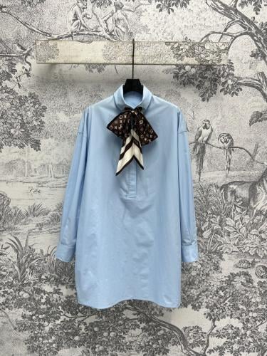 فستان من لوي فيتون