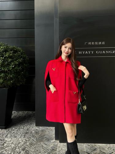 جاكيت كيب من فالنتينو انيق جدا