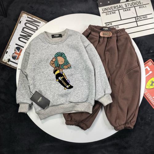 طقم اطفال فندي