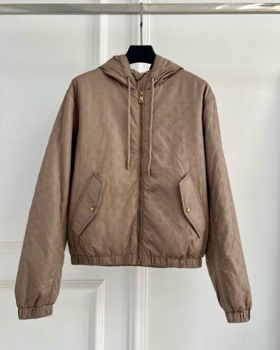 جاكيت انيق من لوي فيتون نسائي ورجالي