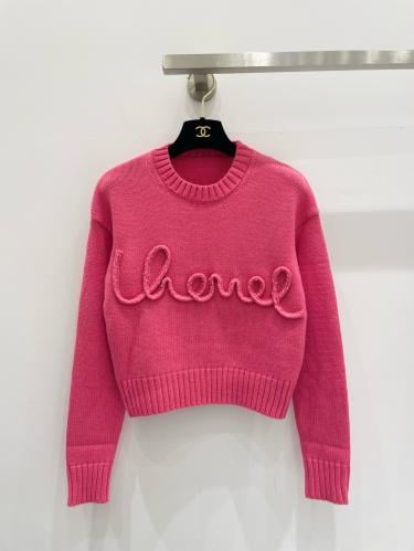 سويتر انيق من شانيل