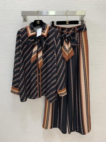 طقم نسائي انيق