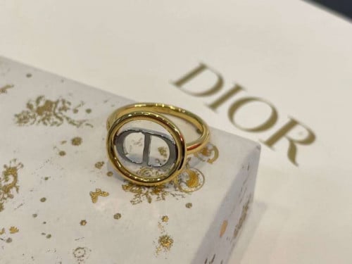 خاتم ديور مع الملحقات