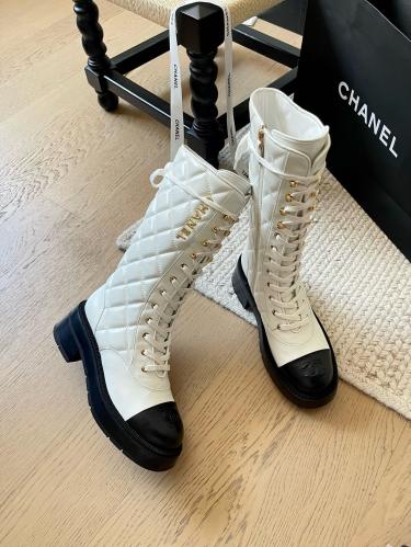 بوت انيق من chanel