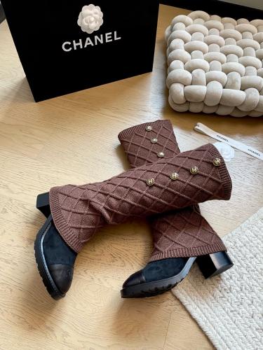 بوت انيق من شانيل