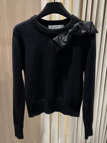 سويتر انيق من ديور