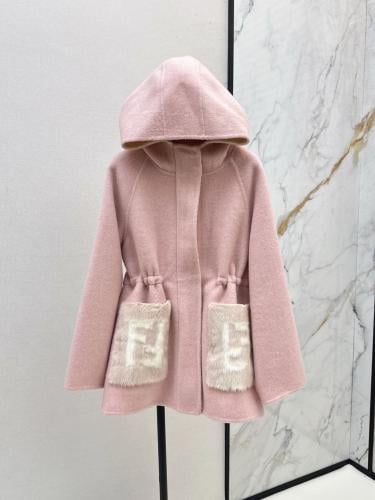 معطف انيق من فندي