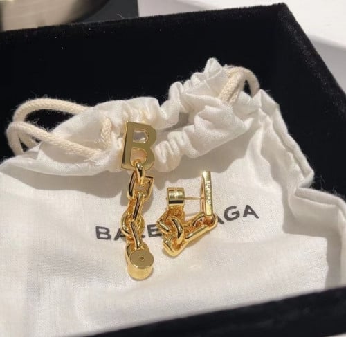 حلق مع الملحقات