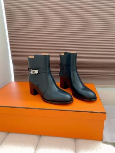 بوت انيق من Hermes