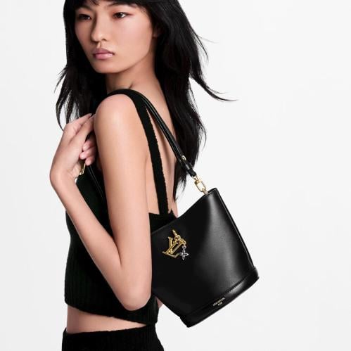 LV Bloom Mini Hobo مقاس 17 cm