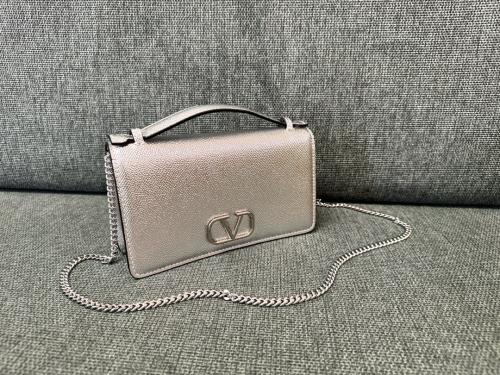 شنطة valentino ماستر 19 cm