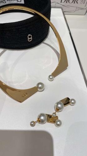 عقد ديور انيق جدا