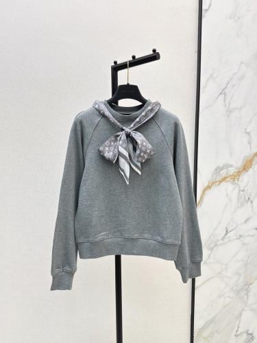 سويتر من لوي فيتون