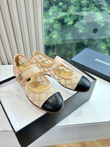 فلات انيق من chanel