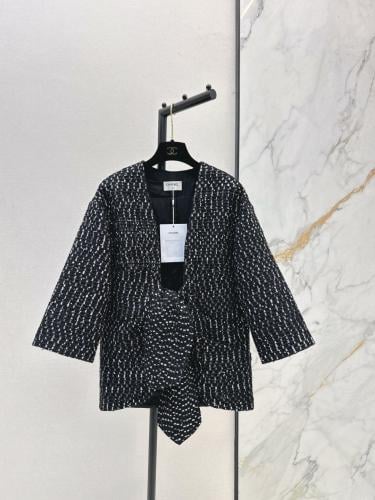 معطف انيق من شانيل