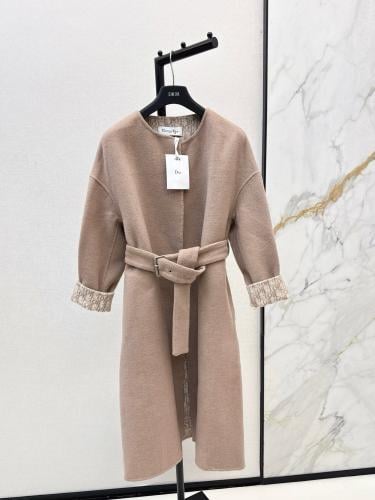 معطف ديور من الجاكار السويسري صناعه يدوي