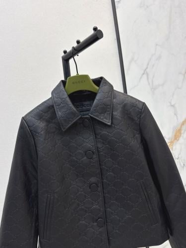 جاكيت انيق من قوتشي