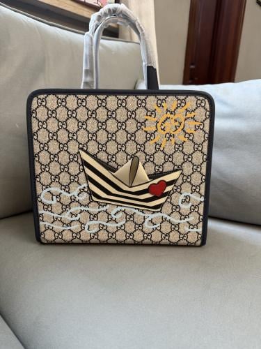 حقيبة أطفال قوتشي مقاس 28 سم مع الملحقات