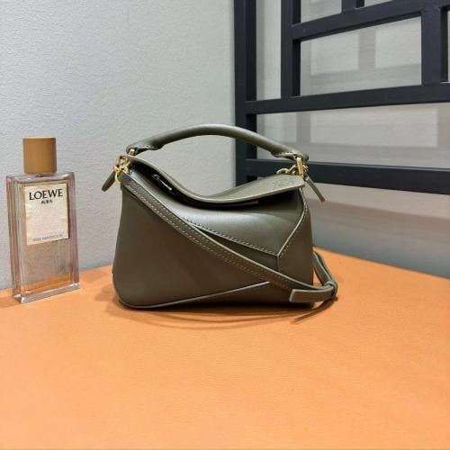 شنطة Loewe ماستر 18 cm