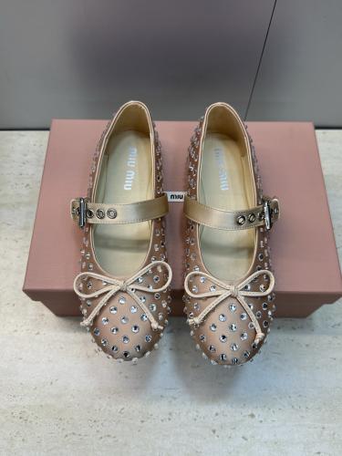 فلات كريستال من ميو ميو انيق جدا