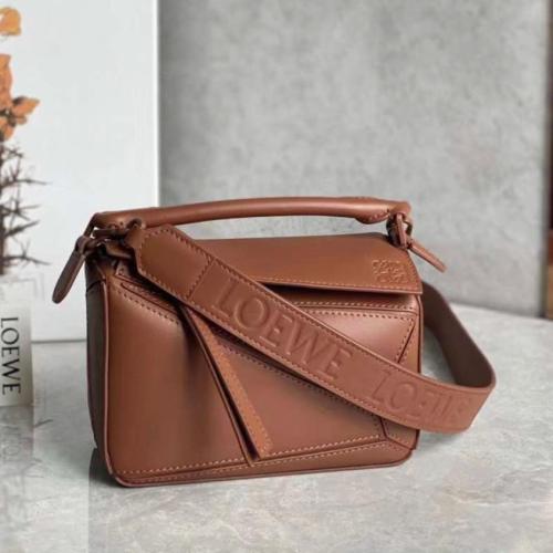 شنطة Loewe ماستر 18سم