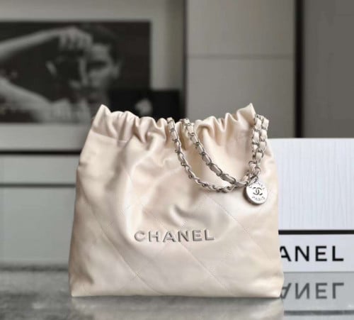 شنطة جوده عاليه مقاس 35*37 سم