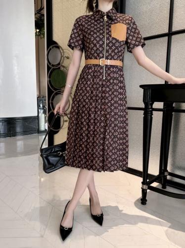 فستان من لوي فيتون