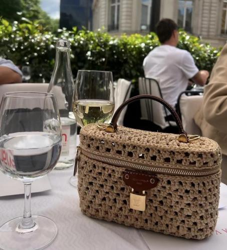 LV Vanity Chain Pouch مقاس 19 سم