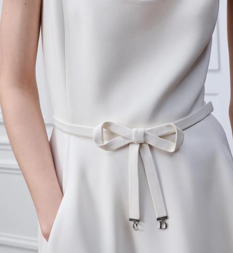 فستان من ديور