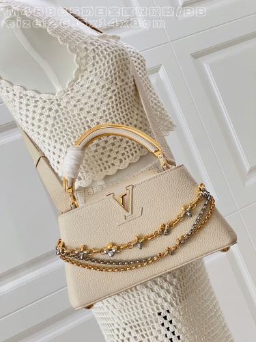 LV Capucines east west مقاس 26.5 سم