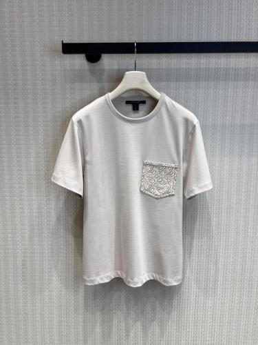 تيشيرت انيق من لوي فيتون